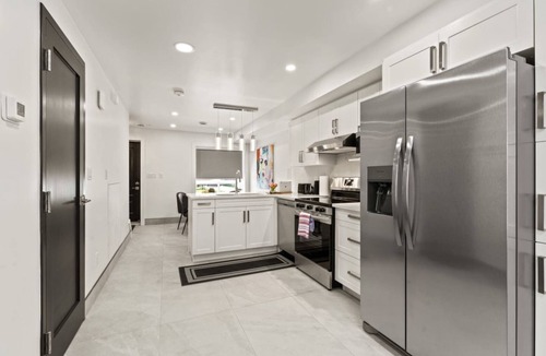 Leamington Condo | Luxury Side by Side Lakeview Condos
