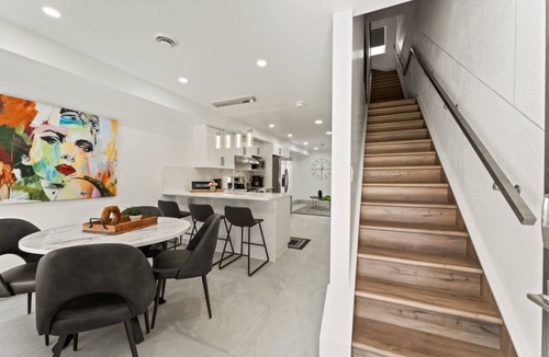 Leamington Condo | Luxury Side by Side Lakeview Condos