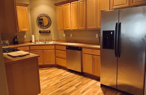 Alyeska Condo | Luxury Ski and Mountain Retreat! Hot Tub!