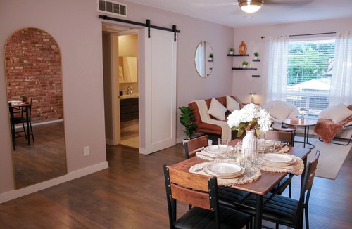 Oak Lawn Condo | Luxury Smart Home l Prime Dallas l Walk to Bars