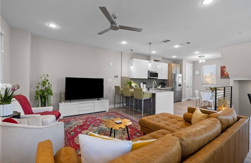 Fort Worth Condo | Luxury Southside 2 BR/2.5 BA w/Rooftop Terrace