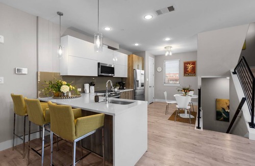 Fort Worth Condo | Luxury Southside 2 BR/2.5 BA w/Rooftop Terrace