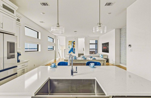 Rowlett House | Luxury Spacious Villa- Lake Access- EV