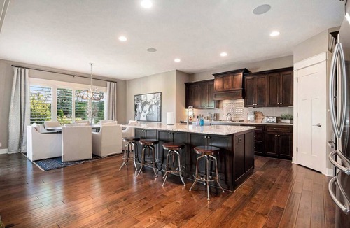 Elkhorn House | Luxury Stay with Golf Simulator and 3 King Bedrooms!