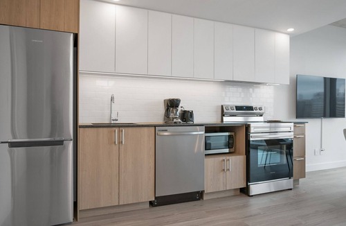 Milton Park Apartment | Luxury Studio in Heart of MTL 907 | Metro access