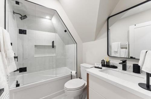Keelesdale - Eglinton West House | Luxury Suite 1 BR - 1 Bed - Stylish - New Build - Downtown