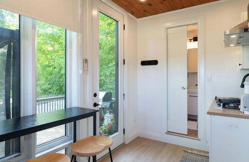 Miller Lake House | Luxury Tiny Home with Spa Access near Tobermory