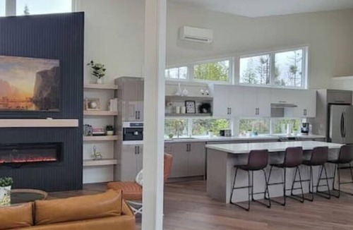 Tobermory Cottage | Luxury Tobermory Retreat | Courtyard Hot Tub, Dock & Lake Views | Sleeps 12