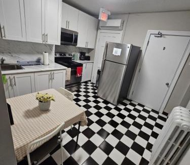 Parkdale House | Luxury Toronto Exhibition Stay For Concerts and MAJOR INTERNATIONAL SPORTING EVENT-Free Wifi