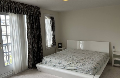 Unionville House | Luxury Townhouse in downtown Markham