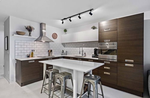 Quartier des Spectacles Condo | Luxury Two-level Loft, Gym, UG Parking, Perfect Location
