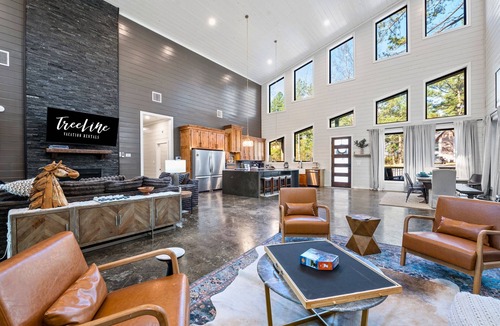 Pickens Cabin | Luxury Two-Space Retreat for Large Groups
