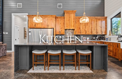 Pickens Cabin | Luxury Two-Space Retreat for Large Groups