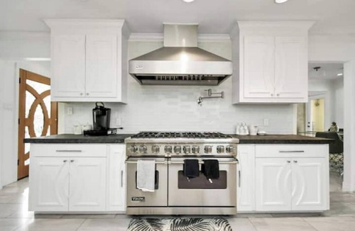 Waller House | Luxury villa. 3 ensuite bedrooms. Huge parkingnn