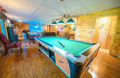 Madawaska Ski Chalet | M1 Spacious Lodge Madawaska Ideal for GroupsTrails