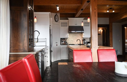 Saint-Joseph-de-la-Rive Ski Chalet | Magic Chalet: Breathtaking River View, Spa in Les Éboulements