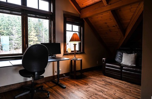 Saint-Joseph-de-la-Rive Ski Chalet | Magic Chalet: Breathtaking River View, Spa in Les Éboulements