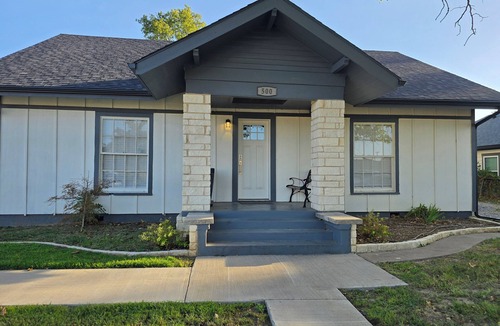 Denison House | Magnolia Manor Duplex in Downtown Denison-Bursting with Charm & Comfort