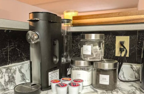 Legislature Apartment | Main Downtown-Deluxe Suite w Pool, Gym & Balcony
