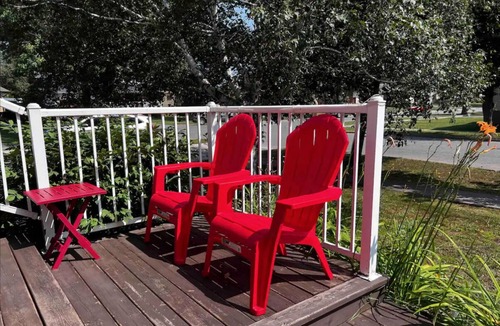 Thunder Bay House | main level in prestigious area