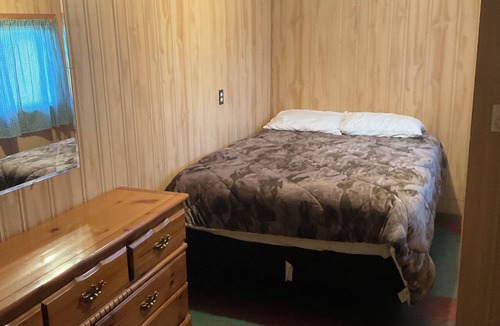 Manitoulin District Cabin | Main Lodge Mac’s Camp