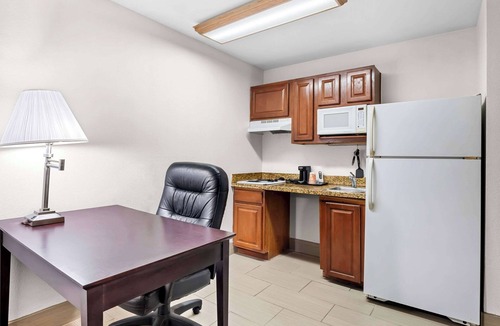 Addison Hotel | MainStay Suites Addison-Dallas
