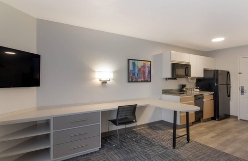 West Omaha Hotel | MainStay Suites Omaha Old Mill