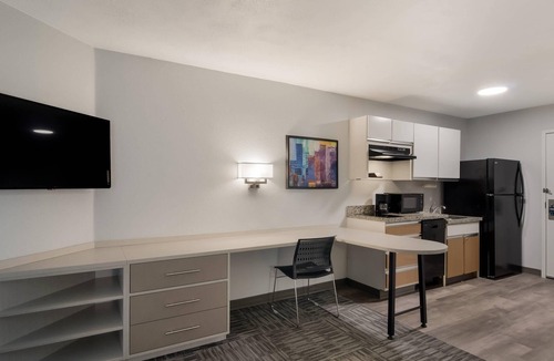 West Omaha Hotel | MainStay Suites Omaha Old Mill
