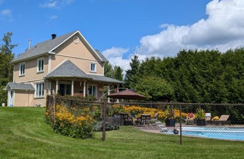 Sainte-Anne-de-la-Rochelle House | Maison aux Mésanges