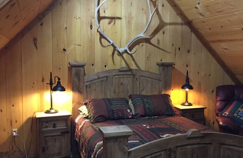 Mammoth Spring Resort | Mammoth Spring Retreat. Gated for privacy, Five cabins, one price. On the River