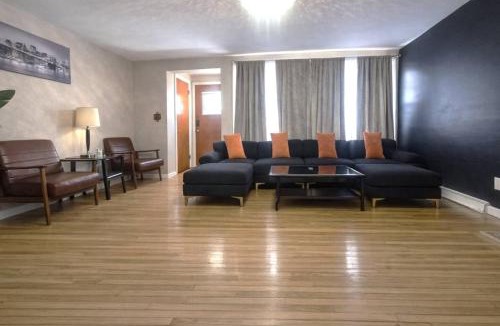 Kenmore Apartment | Maple Crest Residence (Minutes to the Fall)