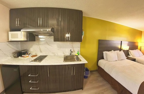Kincardine Hotel | Maple Leaf Inn & Suites