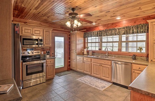 Boswell Cabin | 'Marfly Retreat' - Remote White River Getaway!