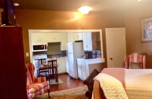 Granbury Apartment | Mary Kate Doyle Suite