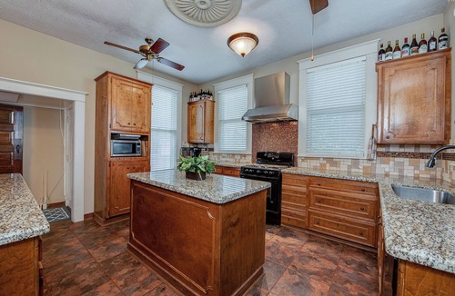Downtown House | Massive 6 Bedroom Downtown Home