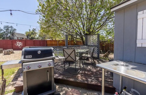 Downtown House | Massive 6 Bedroom Downtown Home