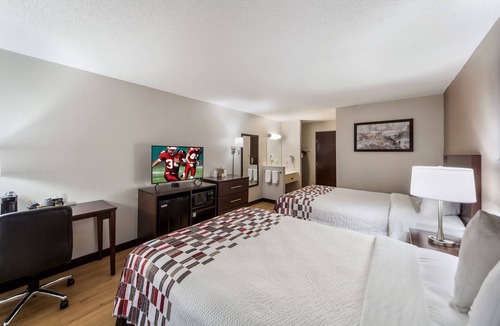 Council Bluffs Hotel | Maximum Comfort! 2 Units with Free Parking, Pet-friendly, Indoor Pool!