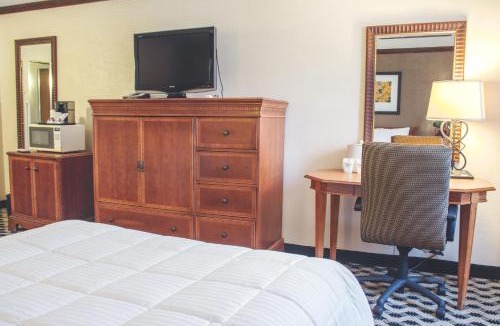 Beaumont Hotel | MCM Eleganté Hotel & Conference Center