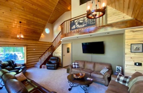 Talkeetna House | Meandering Moose Lodging