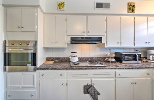 Whitehaven Cottage | Memphis Vacation Rental - 1/2 Mi to Graceland