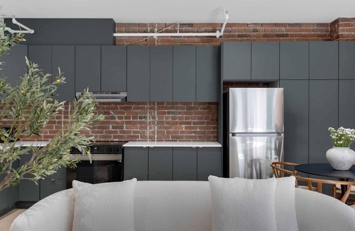 Cite Multimedia Apartment | Mercer-2BDR 2BA Old Montreal- Free parking