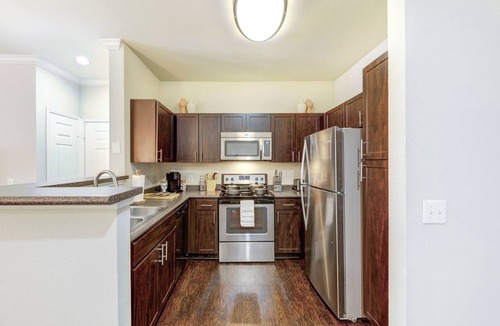 Alden Bridge Apartment | Mid-Century Gem 2-Bedroom with Workspace Gym/Basketball Court & Great Pool!