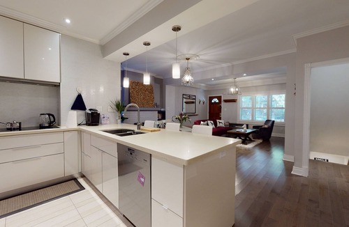 Cabbagetown South House | Mid Century Modern 3 BR in DT, TO
