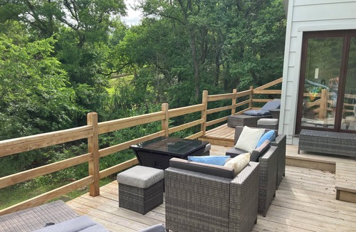 Denison House | Mid-Century Modern Lakehouse, Direct Lake Access & Cove Front Views