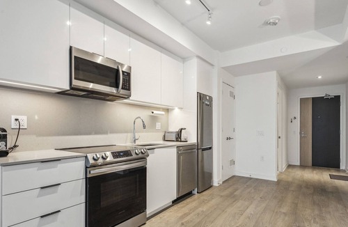 West Don Lands Condo | MID-TERM OCCUPANCY - 6+ MONTH MINIMUM; ELEGANT 1+1 CONDO IN CORKTOWN, TORONTO