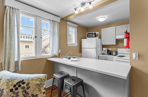 Waterford Valley Apartment | Midstream Executive 2BR Wi-Fi Parking