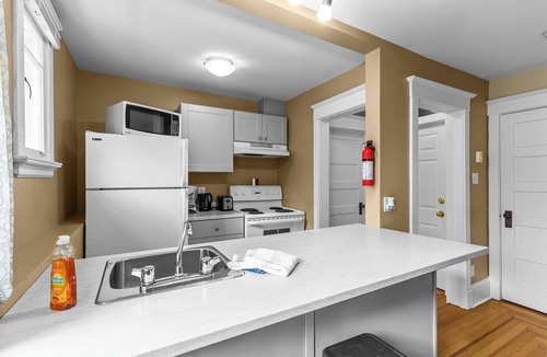 Waterford Valley Apartment | Midstream Executive 2BR Wi-Fi Parking