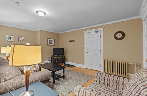 Waterford Valley Apartment | Midstream Modern 2BR Wi-Fi Parking
