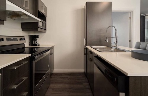 Cote-Des-Neiges—Notre-Dame-De-Grace Apartment | Midtown *206* - Condo 2 bdr