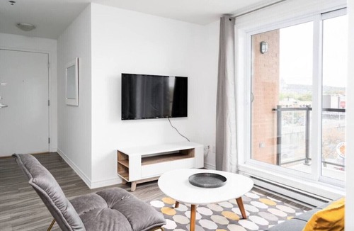 Cote-Des-Neiges—Notre-Dame-De-Grace Apartment | Midtown *512* - Condo 2 bdr
